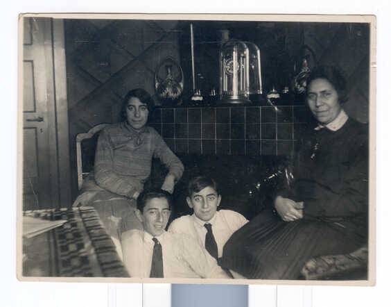 1930 ong  sjan jacques louis judith.jpg