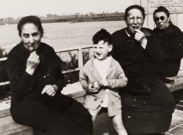 Hanna, Eef, Rozet Hijmans ca 1938 - JHM.png