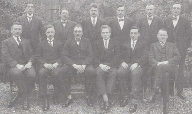 foto 3. mannenkoor met David de Groot 2e van links achteraan.jpg