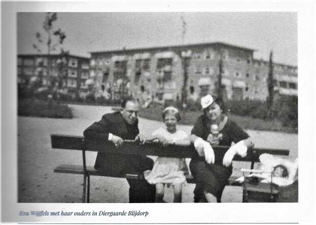 Mozes Bosman met zijn vrouw Emilie en dochter Eva in Diergaarde Blijdorp Rotterdam