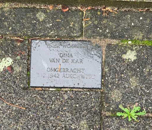Gedenksteen van Dina van de Kar