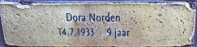 Norden Dora steen.jpg
