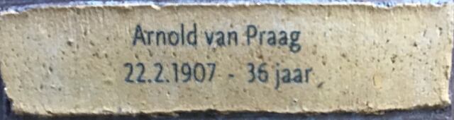 Praag Arnold van steen.jpg