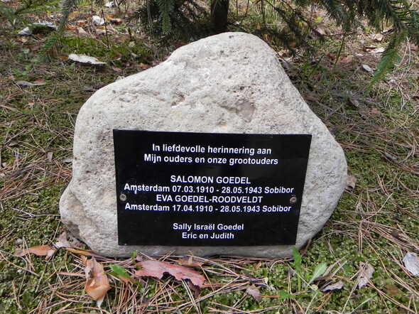 Goedel Sobibor Herinneringssteen.JPG