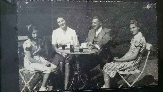 Mia, Magdalena, Salomon en  Elisabeth Tailleur
