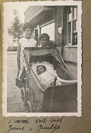 Koosje (Jacoba Josine) harschel met haar nichtjes Josine en Juultje Ketellapper.jpg