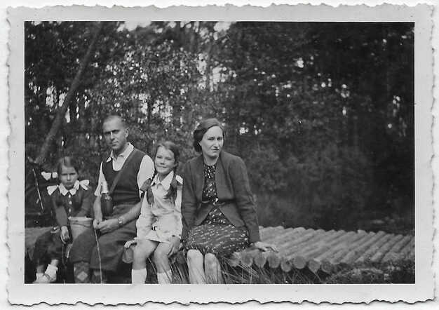 Roza van Rein  Koosje Harschel  Bram Harschel en Liesje Harschel.jpg