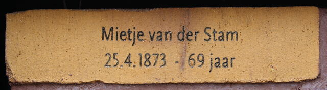 Steen Mietje van der Stam (1873), Holocaust Namenmonument A'dam, okt. 2021.JPG