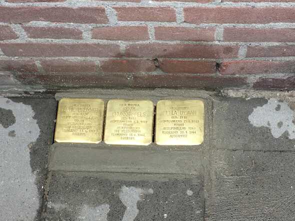 Struikelstenen Trouwlaan 69 26 sept. 2021.jpg
