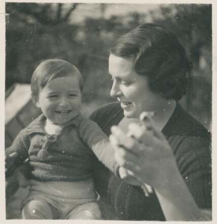 JHM -  F011745 - Ingrid Emmering en haar moeder.png