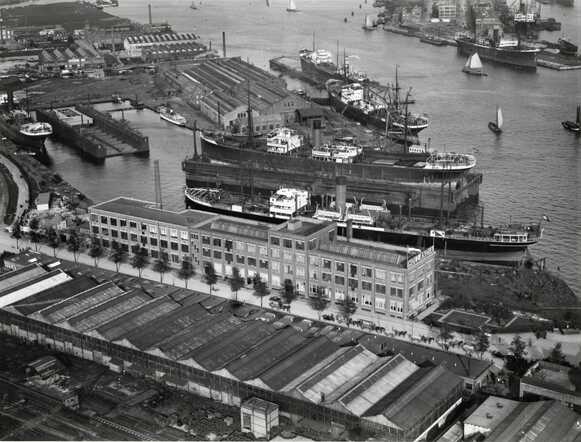 1924 Stadsarch Adam de fabriek bewerkt.jpg