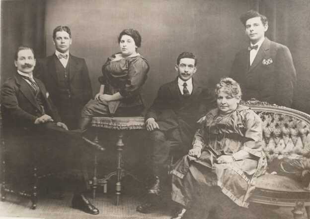 Sientje Cohen-Jacobij met familie