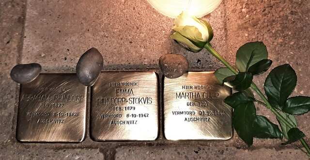 steentjes, een lichtje en een roos voor Abraham, Emma en Martha.jpg