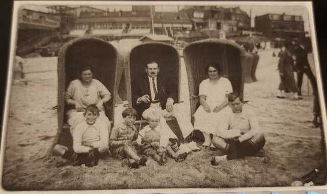 Kropveld 7 personen strand.jpg