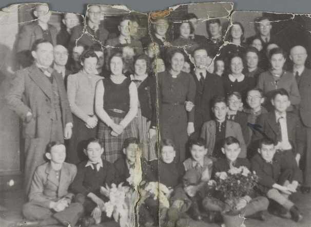 Klassenfoto van het Joods Lyceum in Enschede, voorjaar 1942 (en)