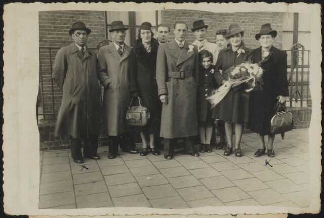 Foto Samuel Velleman en Vogeltje Velleman-Kat (CPN archief).jpg
