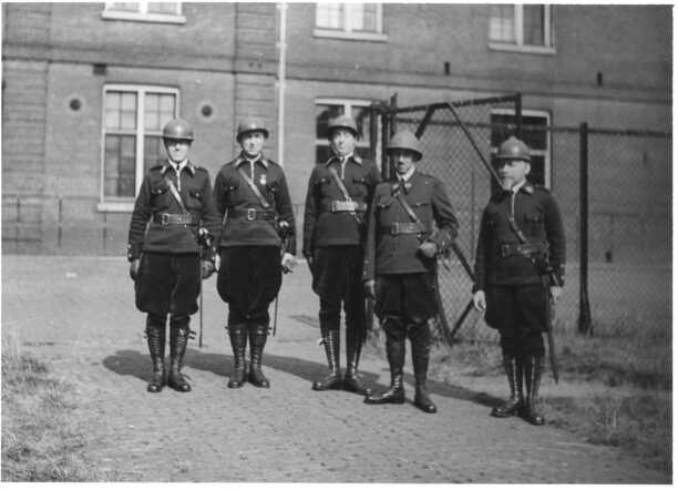 Willy Albert Levy (midden) gemobiliseerd.jpg