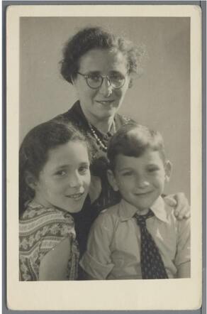 F001919 - Hanna Cohen-Fresco en haar kinderen - JHM.png
