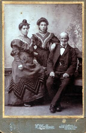 Tante Tie, tante To en Jacob van Gelderen, hun vader.jpg