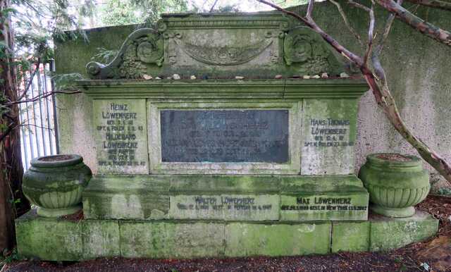 Loewenherz_Grave_Coburg.png
