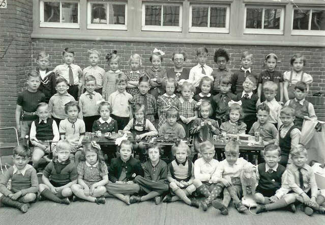Protestants-christelijke kleuterschool ‘Roodkapje’  aan de Overtoom in Amsterdam, schooljaar 1940-1941 