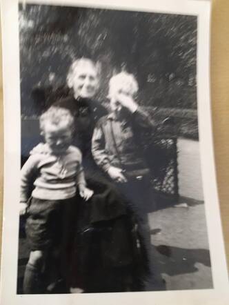 Amalie Poppert (Rosenthal) with grandchildren Rudi and Walter Eichberg.jpg
