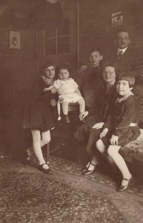 Familie Rabbie_ Moop in het midden