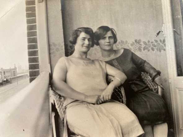 Annie en Mina Roos.jpg