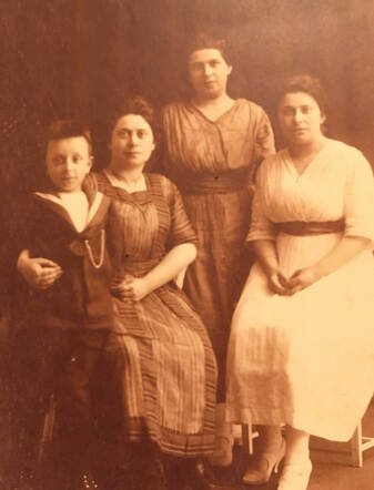 Samuel ( James) Haagens, Bertha Boers - Haagens, Adriana Hartogs - Haagens, Lien Hartogs - Haagens