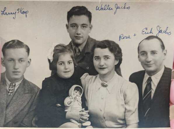 1946 Walter in militair uniform.jpeg