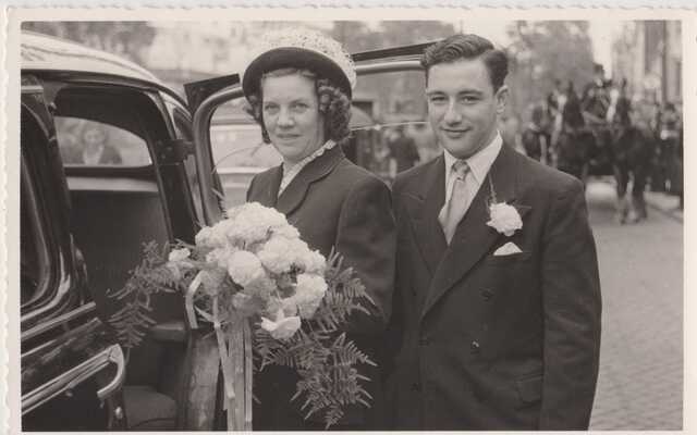 1948 Max en Mia trouwen.jpg