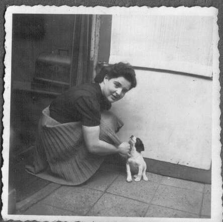 Eefje met hondje.jpg