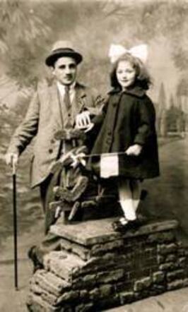 Louis van Dam mogelijk met een nichtje rond 1920
