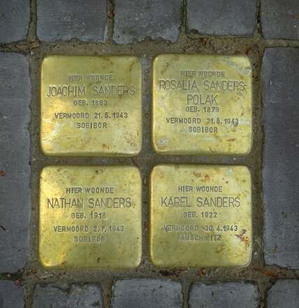 stolpersteine Ter Pelkwijkpark 8B.JPG