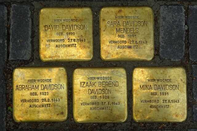 stolpersteine Wilhelminasingel 9.JPG