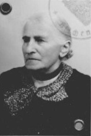 Karolina Stern-Honi .png