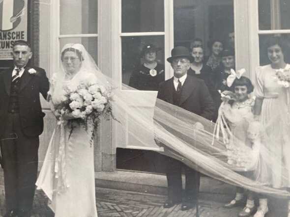 Bennie & Esther de Vries trouwfoto met familie