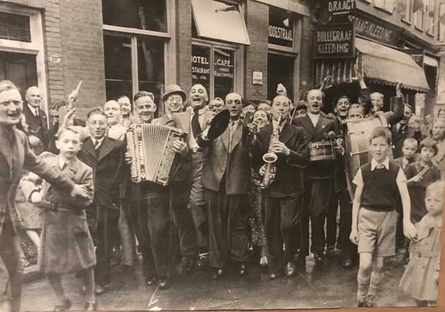 Bollyband Folkingestraat  