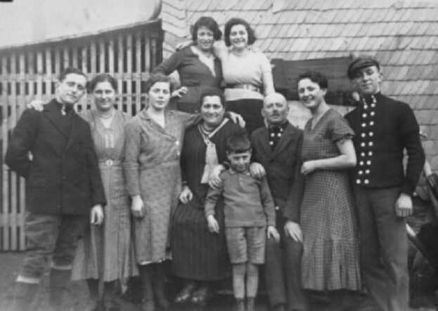 Echtpaar Selma en Julius Goldschmidt met hun kinderen, Berleburg