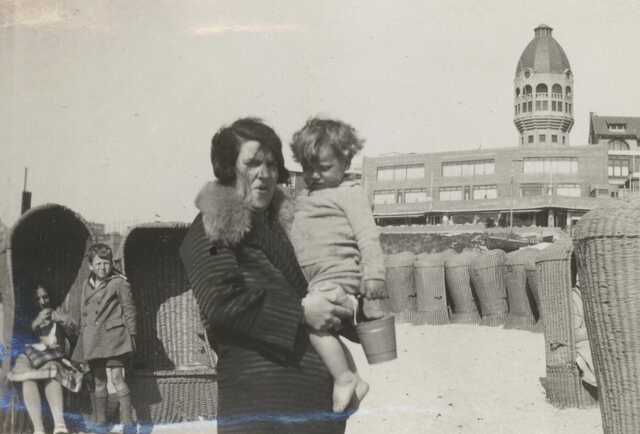 Elisabeth Samson-Vleeschhouwer en Anny Samson