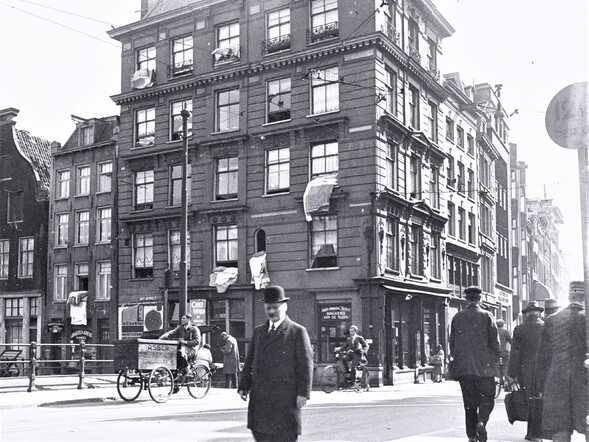 1930 StadsarchAdam Jodenbrstr 1 hk Zwaburgwal (2).jpg