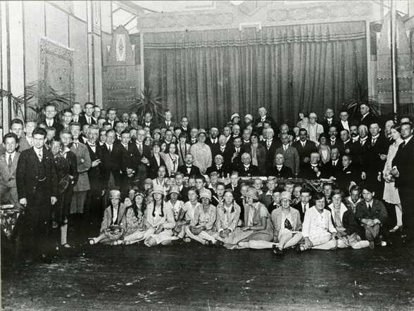 feest 50 jaar sted gymnasium Hijman wellicht vierde van links achter tafel.jpg