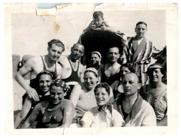 1930 Kalmann family.jpg