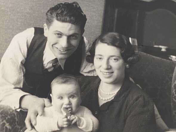 Louis van Loon, Rosalina van Loon-Gosler and their firstborn Mary. 