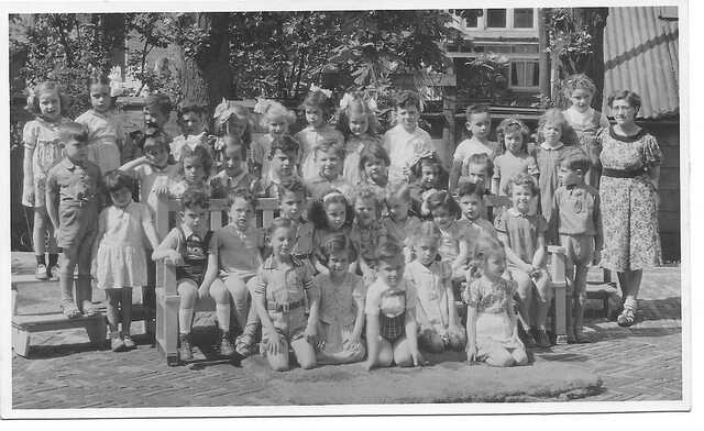 1941-42 Joodse Montessori kleuterklas van juffrouw Zurel.JPG